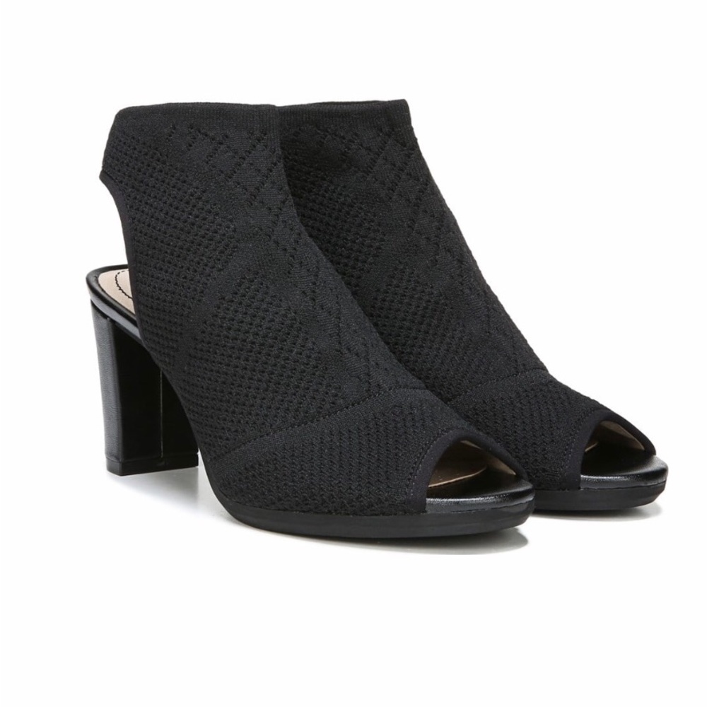 Lifestride “Alita” Slingbacks!  Never worn - size 6